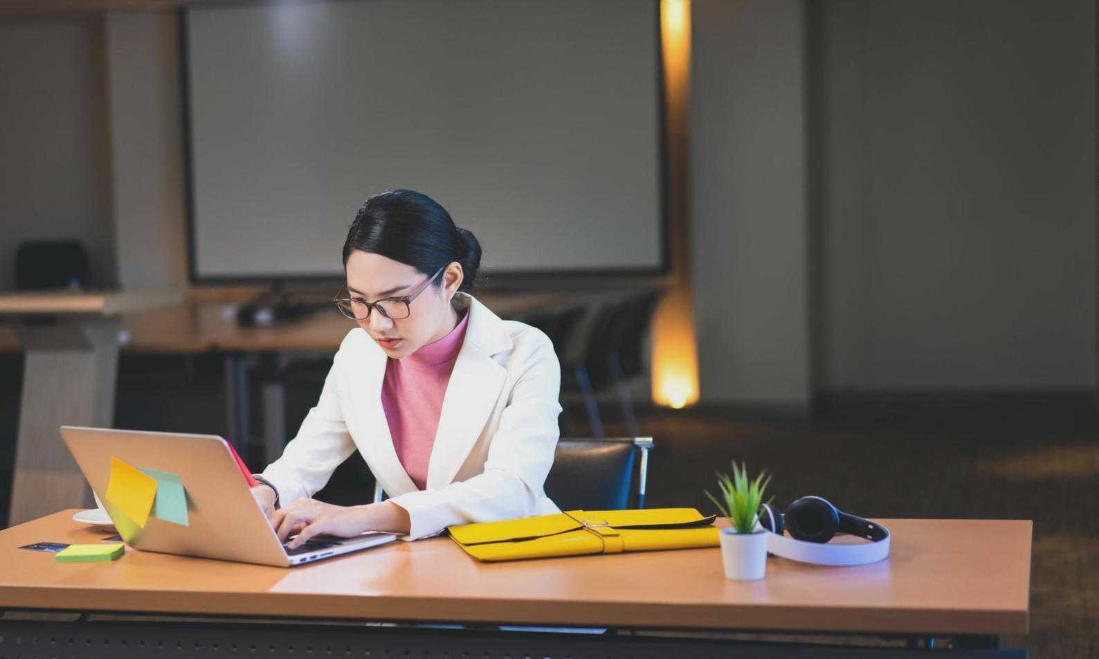 Kontakt zu Dorivanelixa für maßgeschneiderte Lernpfade